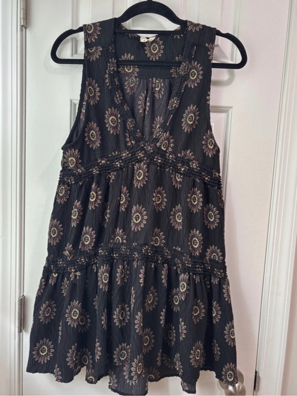 POL Small Sleeveless Black Floral Tiered V-Neck Dress
